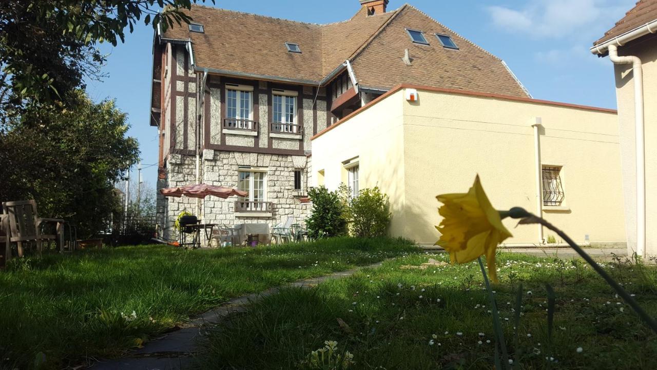 Apakabar Homestay - Proche Gare Melun, Parking Prive, Netflix La Rochette  Exterior photo
